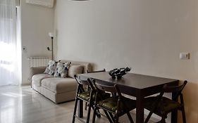 Joivy Vibrant 2Bed Apt With Balcony
